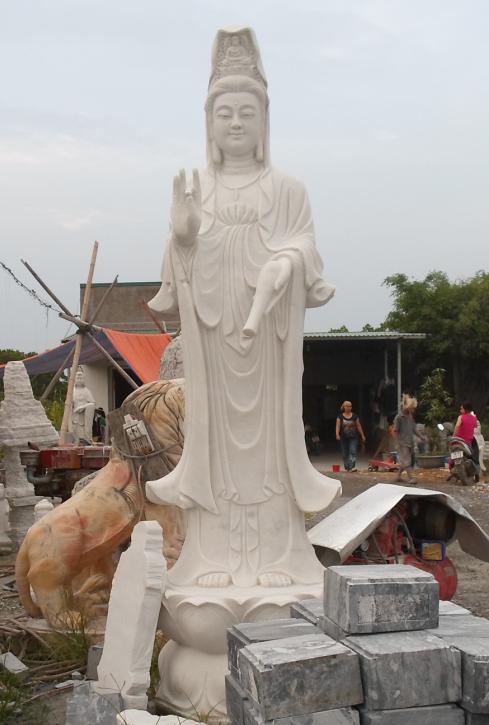Tượng Phật Quan Âm bằng đá trắng